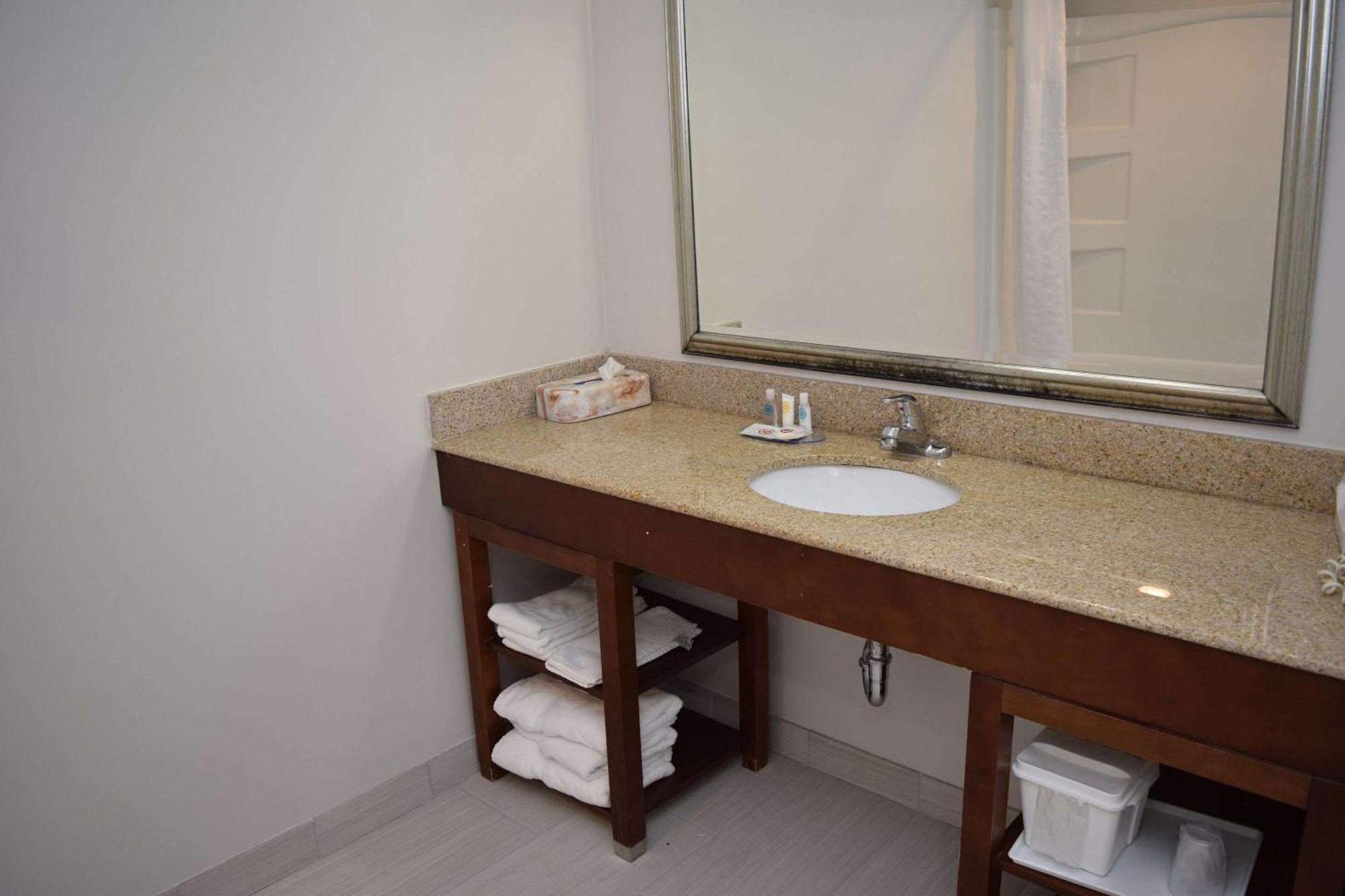 Comfort Inn & Suites Syracuse-Carrier Circle East Syracuse Kültér fotó